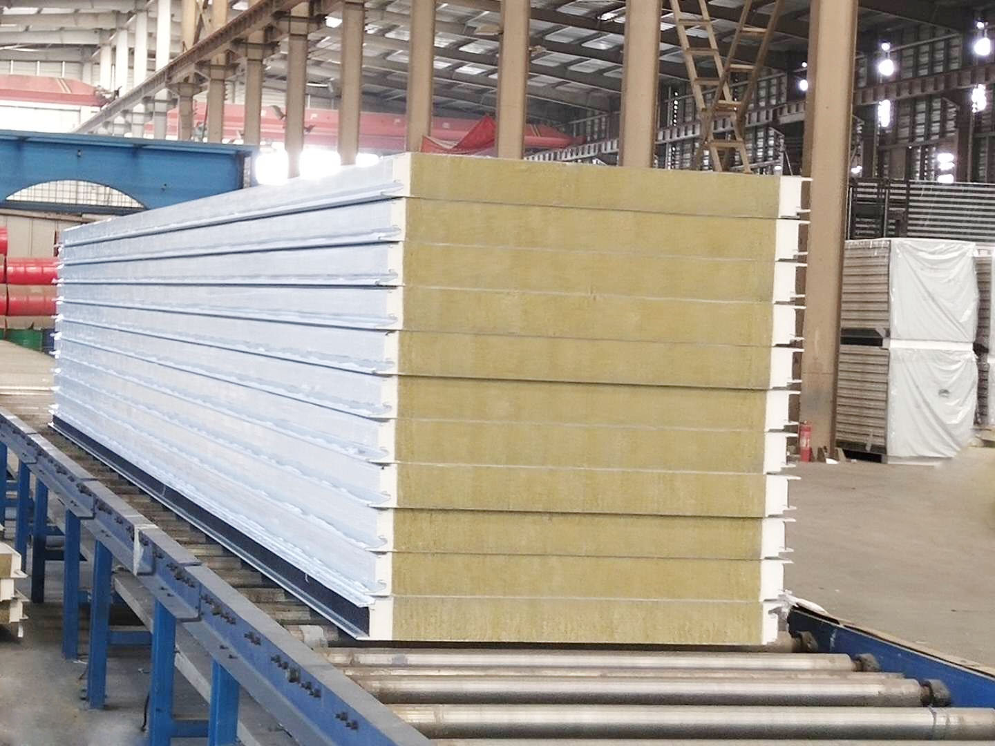 聚氨酯封边岩棉复合板为什么受欢迎