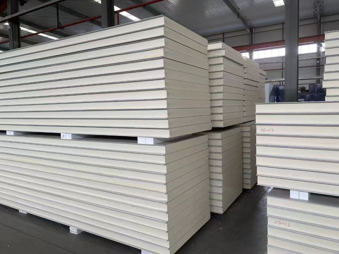 聚氨酯冷库板：高效保温，守护冷链安全的优选材料