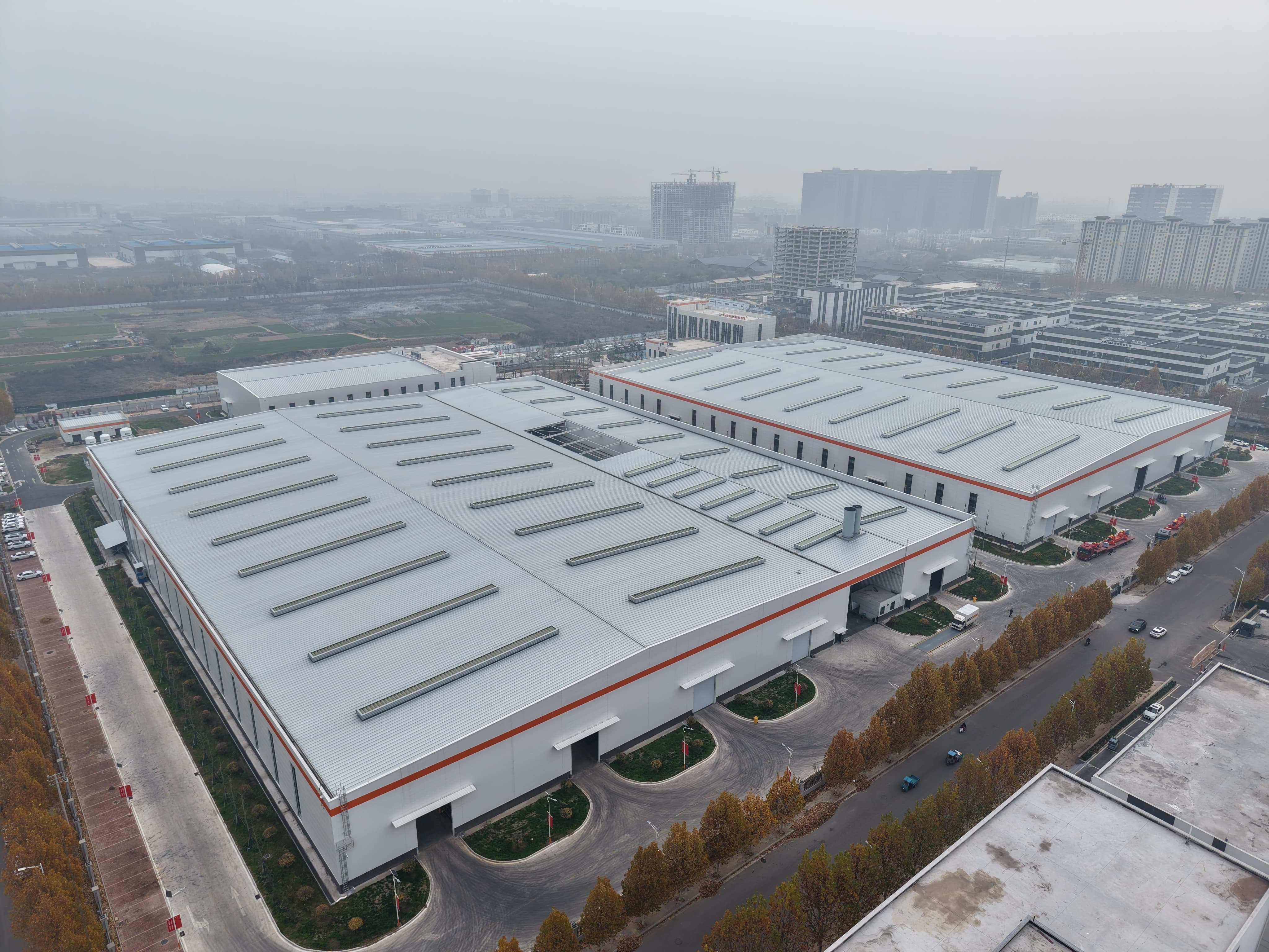 厂房建设的理想之选 —— 聚氨酯封边岩棉复合板