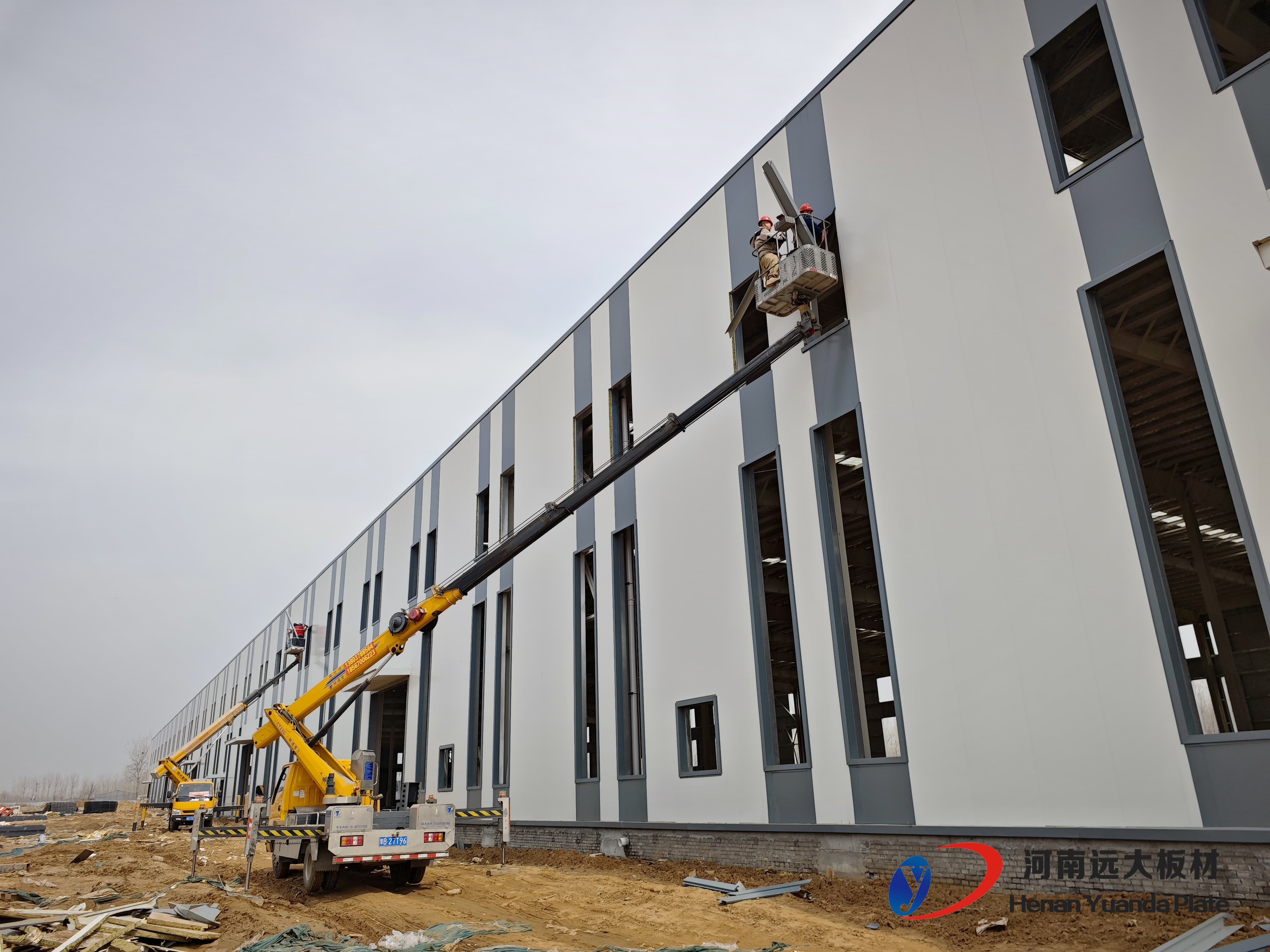 工业厂房预算告急？聚氨酯夹芯板快速安装，帮你轻松省钱！ 时间就是金钱，速度就是效益！(图3)
