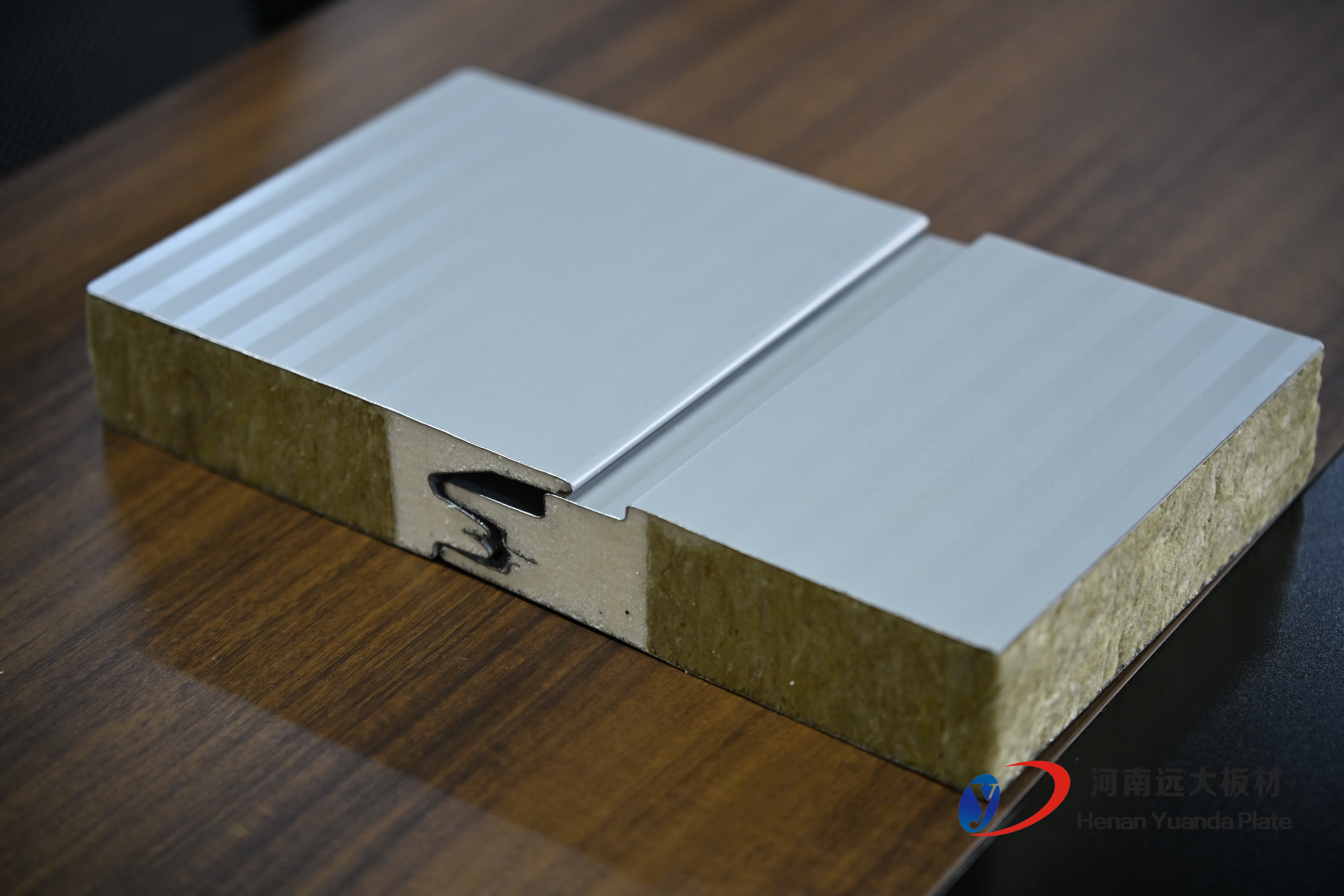 迈向高性能工业厂房：揭秘聚氨酯夹芯板如何成为您的竞争优势(图2)